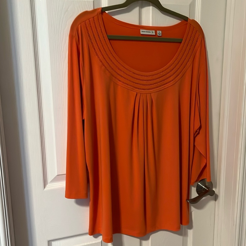 Susan Graver orange liquid knit blouse. Size 1X. NWOT.